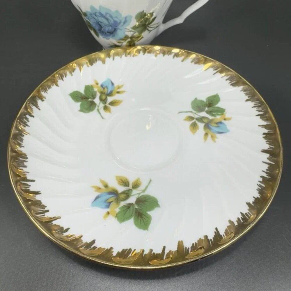 Mitterteich Bavaria Germany Fine Porcelain‎ Teacup Saucer Set Heavy Gold Pattern